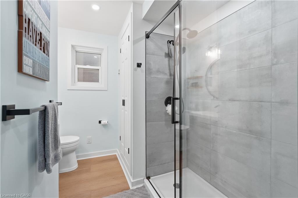 90 London Street N Property Photo 24