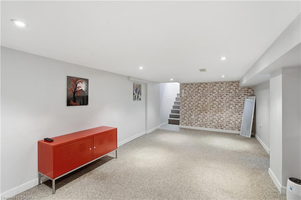 90 London Street N Property Photo 30