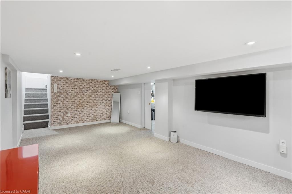 90 London Street N Property Photo 31