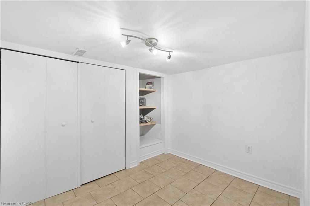90 London Street N Property Photo 34