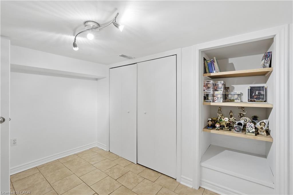 90 London Street N Property Photo 35