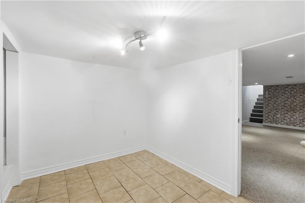 90 London Street N Property Photo 36
