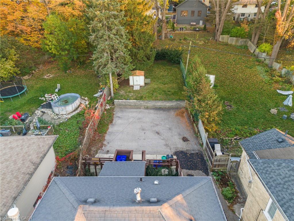 100 Queen Street W Property Photo 6