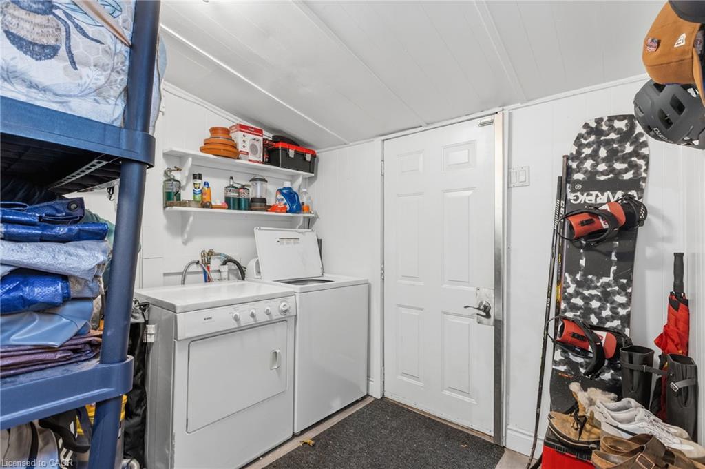 100 Queen Street W Property Photo 8