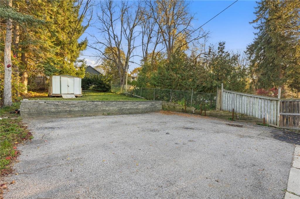 100 Queen Street W Property Photo 10
