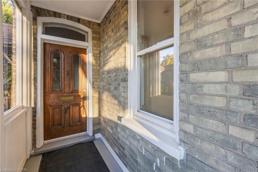 100 Queen Street W Property Photo 12