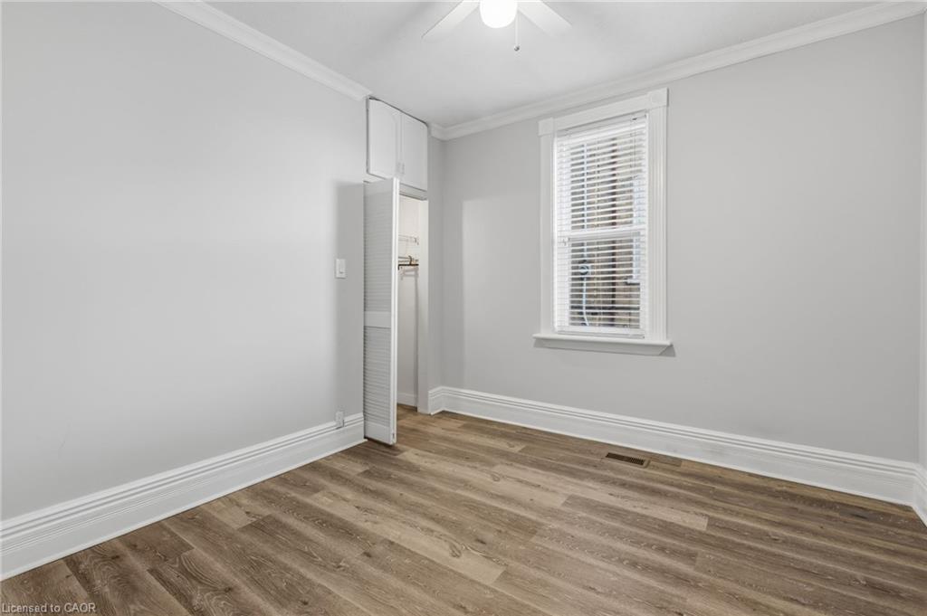 100 Queen Street W Property Photo 14