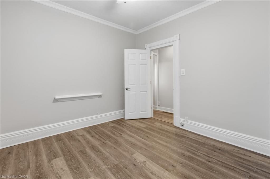 100 Queen Street W Property Photo 15