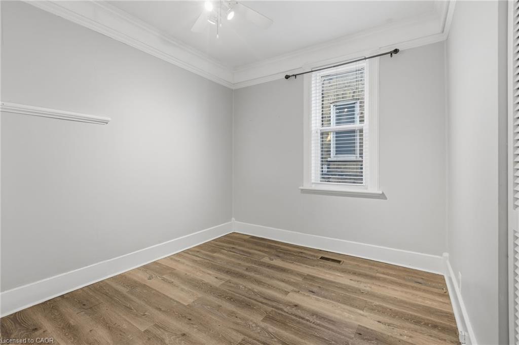 100 Queen Street W Property Photo 16