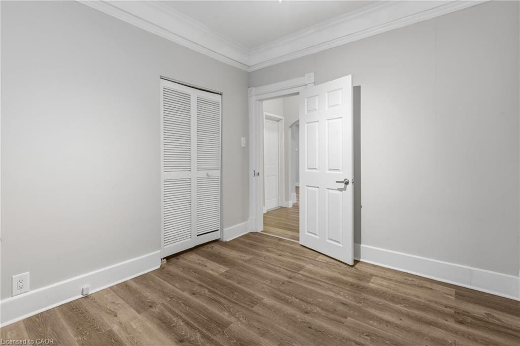 100 Queen Street W Property Photo 17