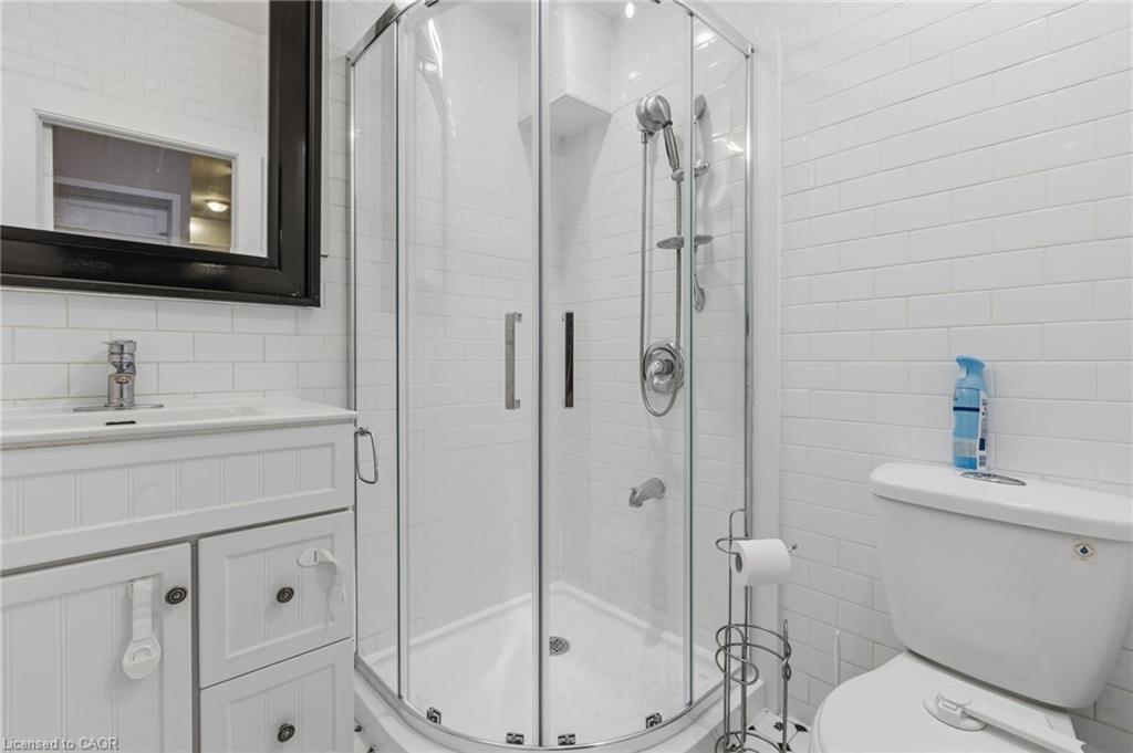 100 Queen Street W Property Photo 19