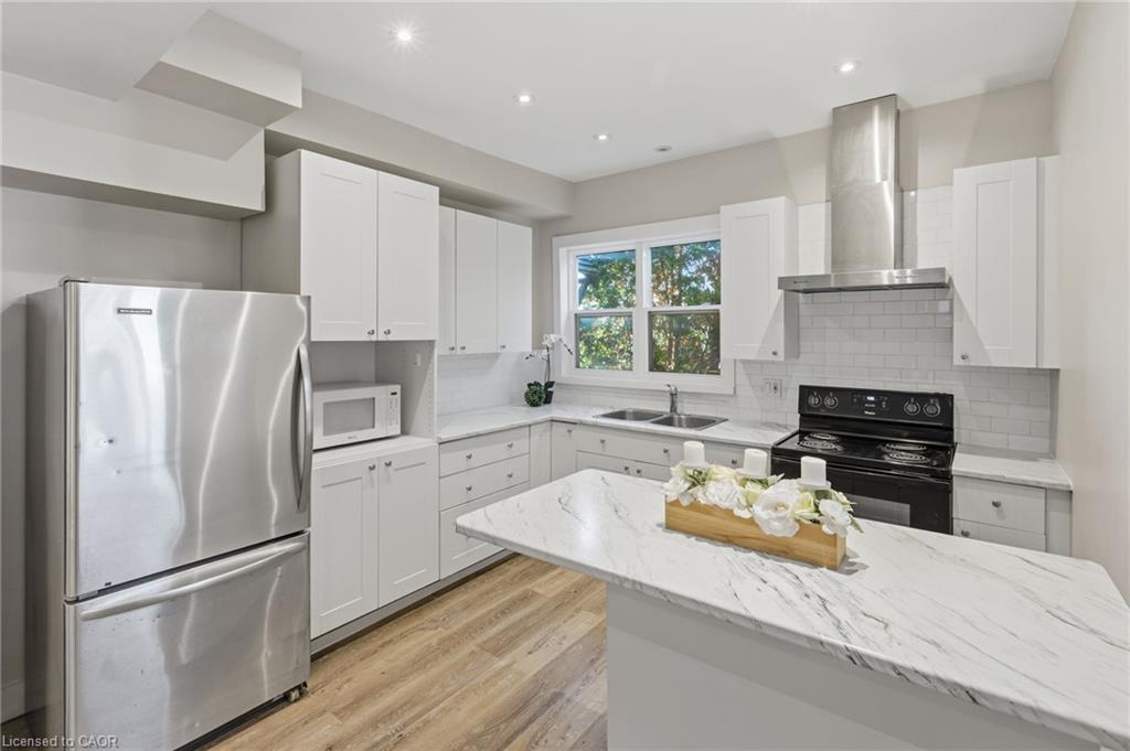 100 Queen Street W Property Photo 20