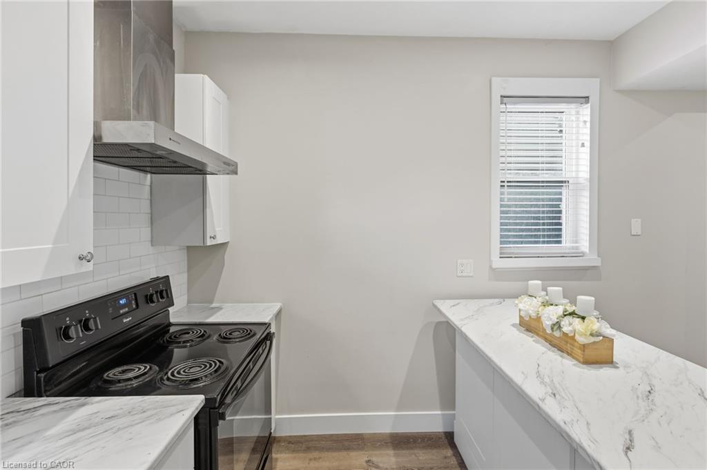 100 Queen Street W Property Photo 23