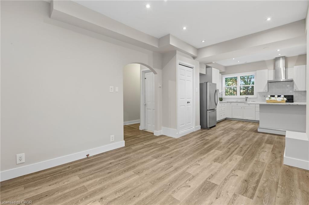 100 Queen Street W Property Photo 26