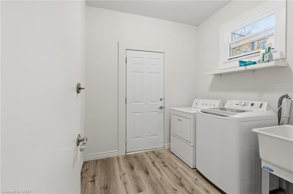 100 Queen Street W Property Photo 29