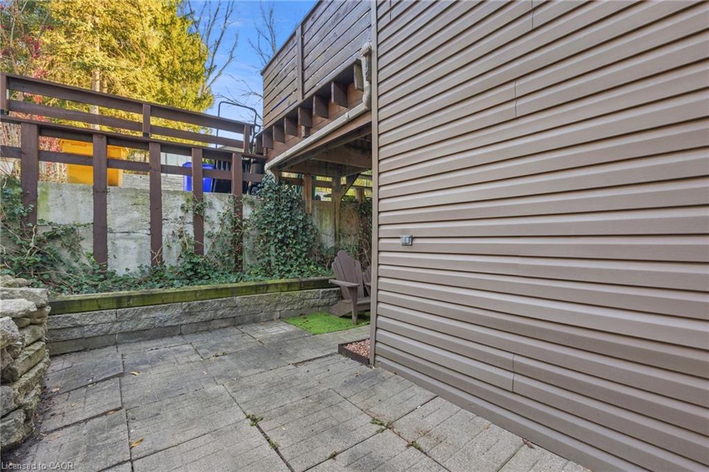 100 Queen Street W Property Photo 31