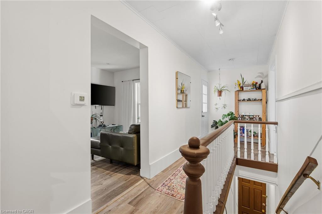 100 Queen Street W Property Photo 32