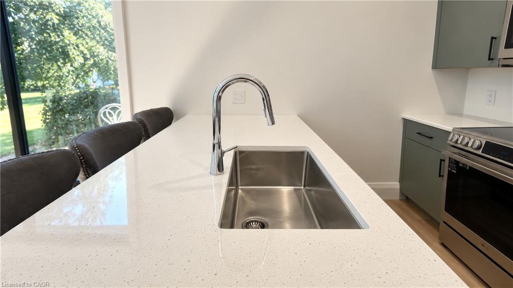 1-512 Bay Street Property Photo 4