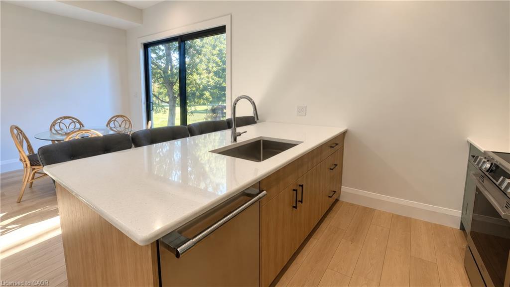 1-512 Bay Street Property Photo 5