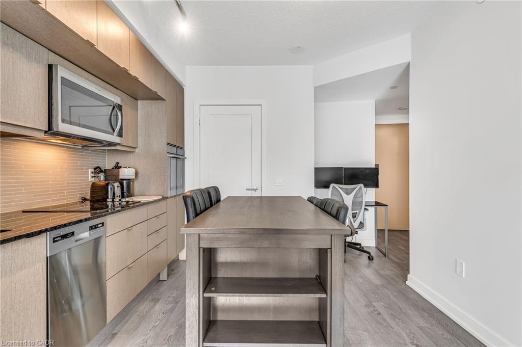 2713-10 York Street Property Photo 4