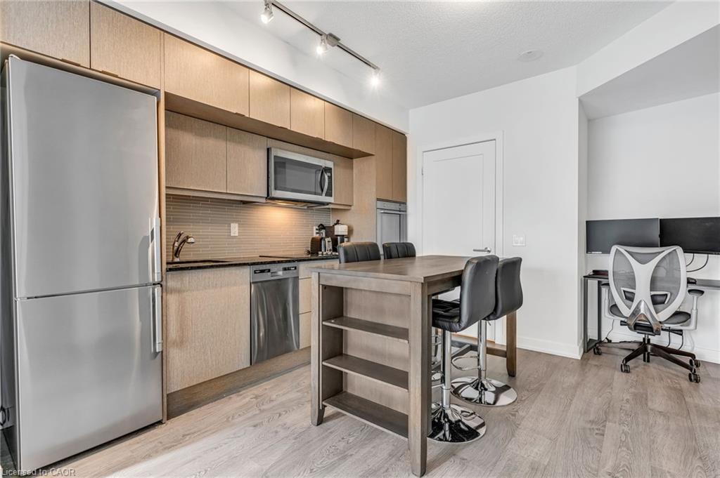 2713-10 York Street Property Photo 5