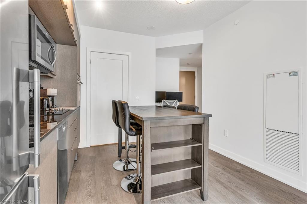 2713-10 York Street Property Photo 6