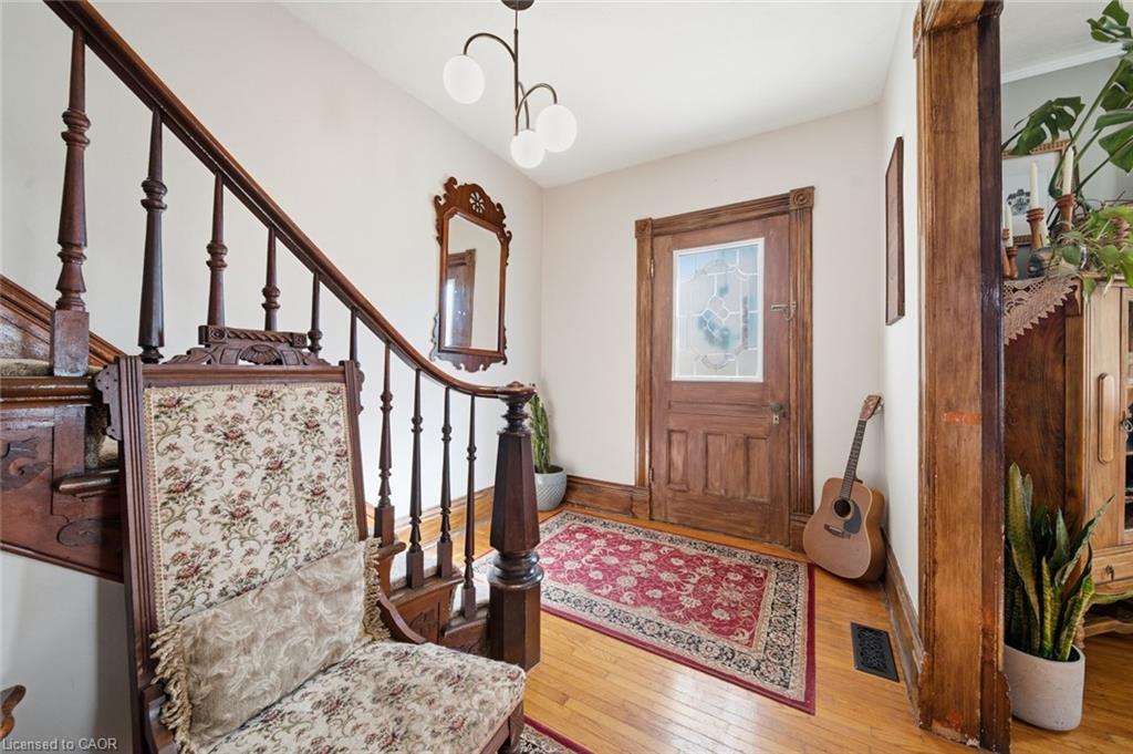 424 Main Street E Property Photo 13