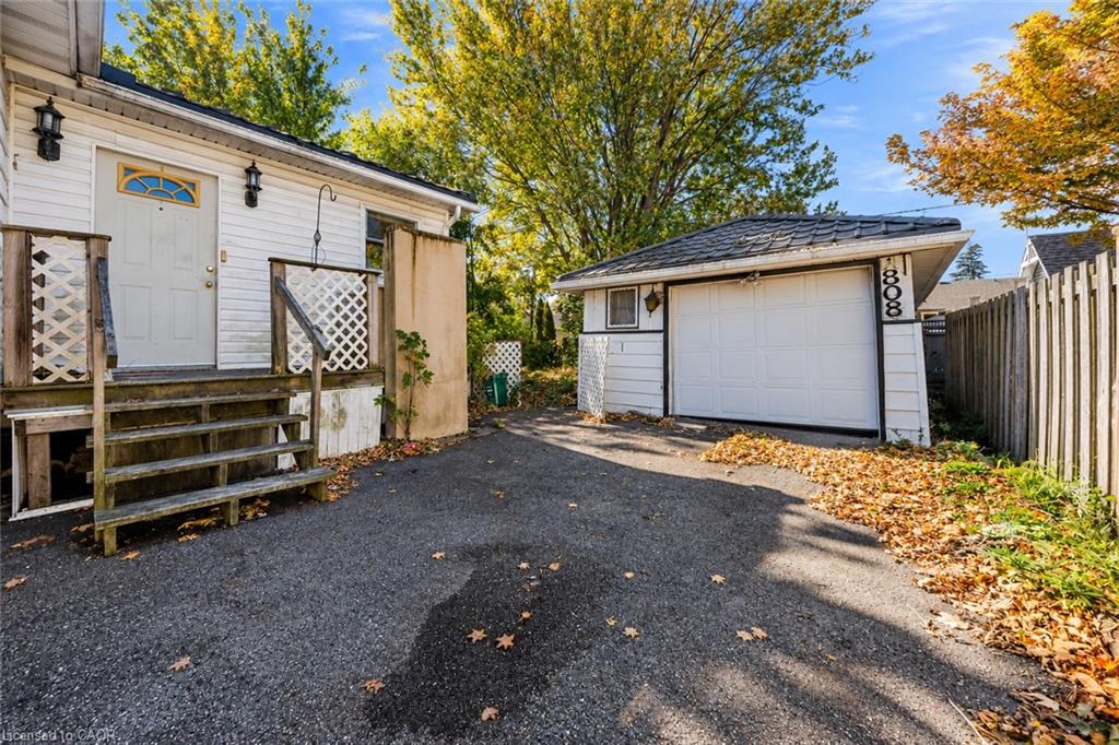 808 Southworth Street S Property Photo 6