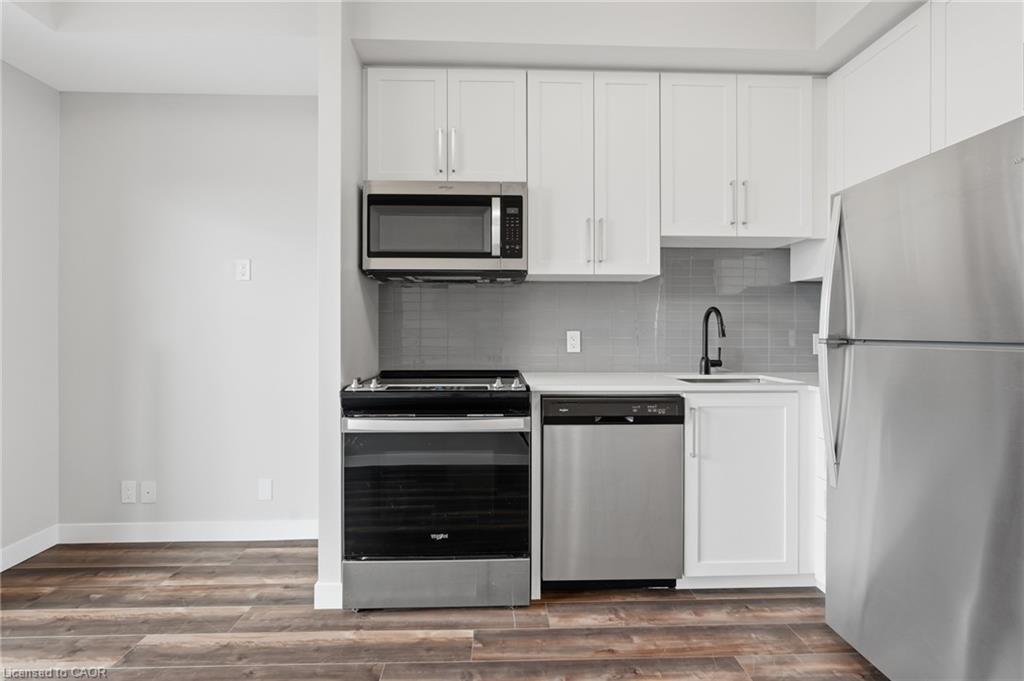 704-15 Queen Street S Property Photo 12