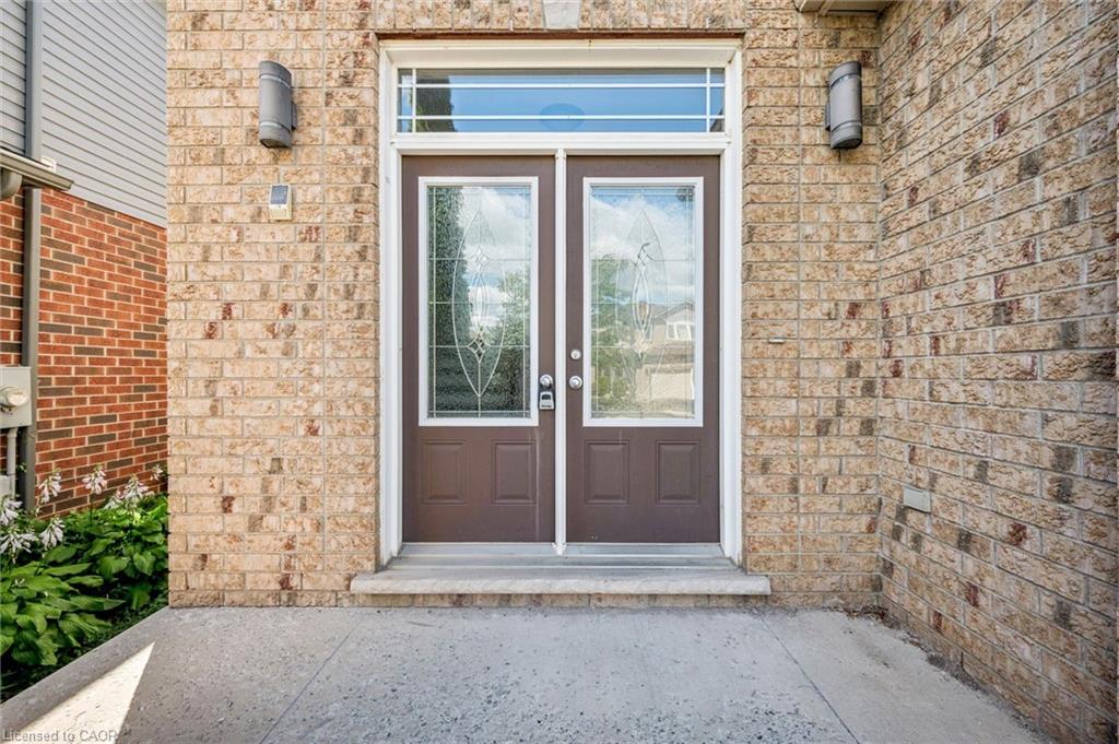 909 Pebblecreek Court Property Photo 4