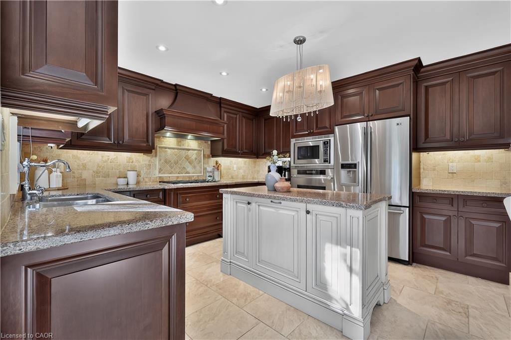 1572 Flamborough Circle Property Photo 9