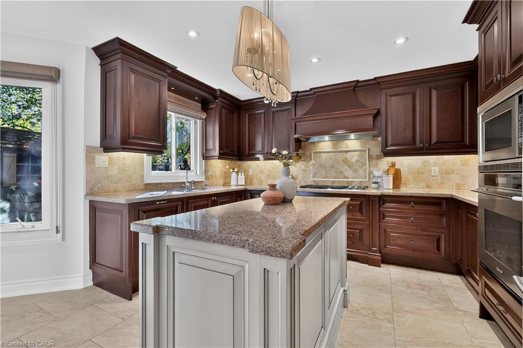 1572 Flamborough Circle Property Photo 10