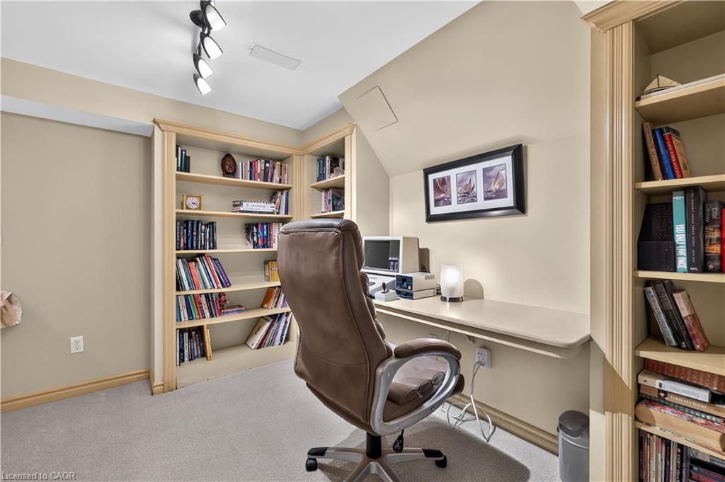 1572 Flamborough Circle Property Photo 28