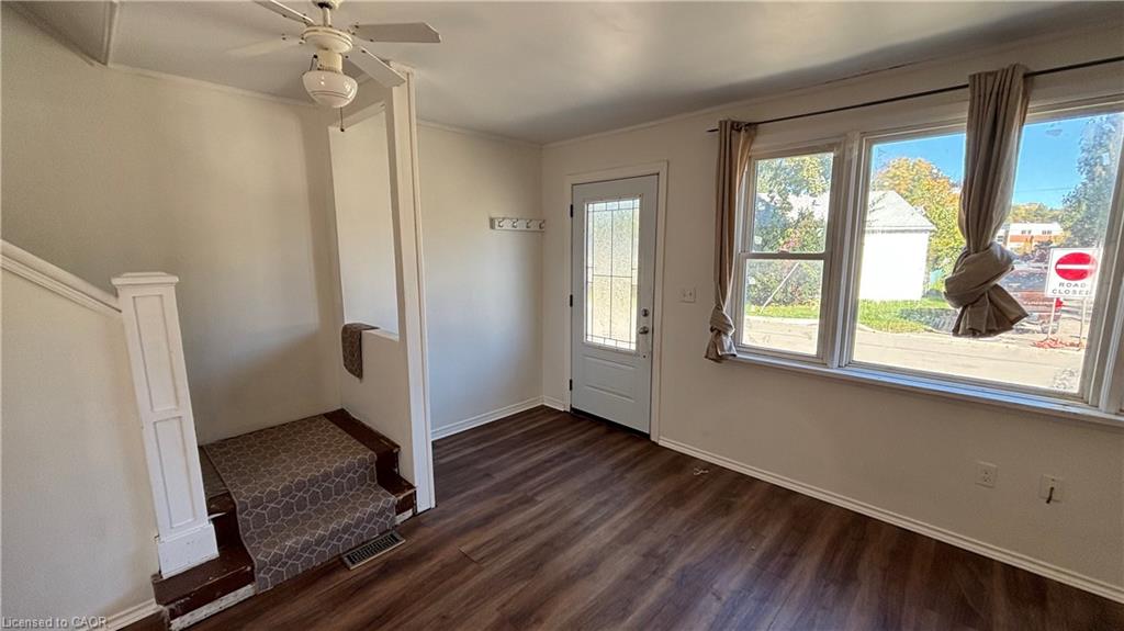 152 Kent Street N Property Photo 2