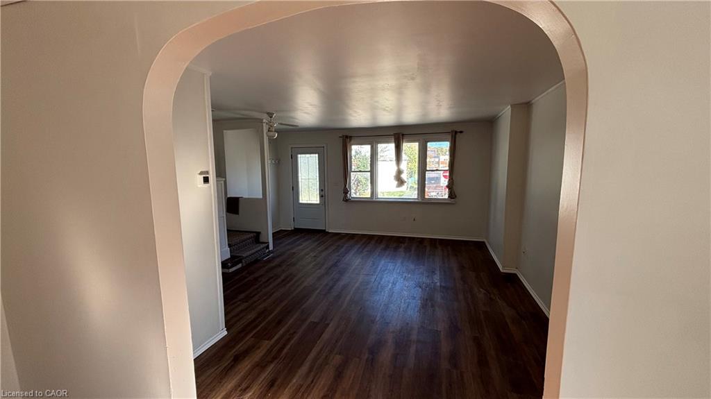 152 Kent Street N Property Photo 3