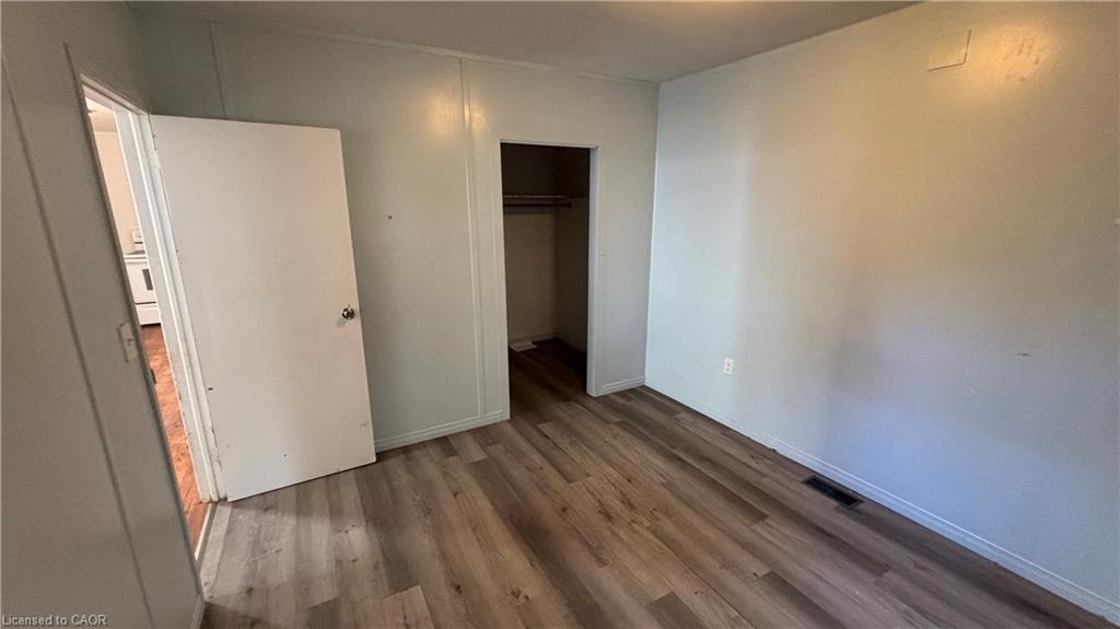 152 Kent Street N Property Photo 8