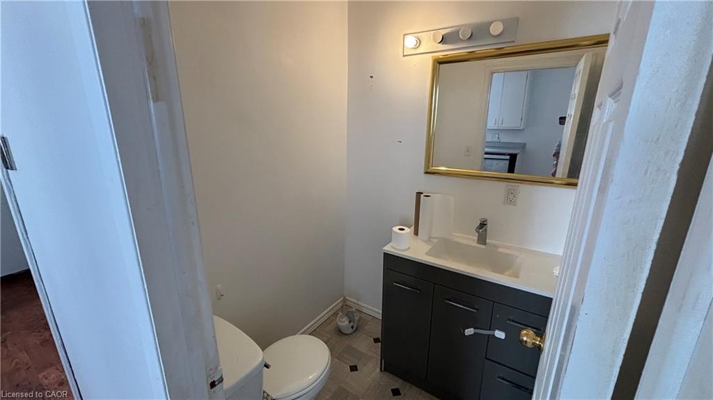 152 Kent Street N Property Photo 9