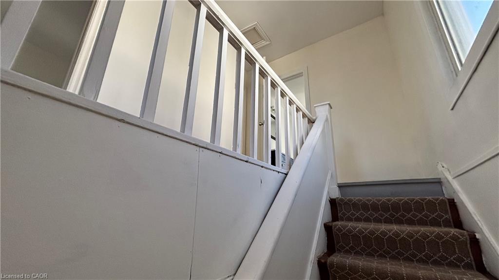 152 Kent Street N Property Photo 12