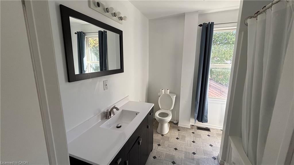 152 Kent Street N Property Photo 14