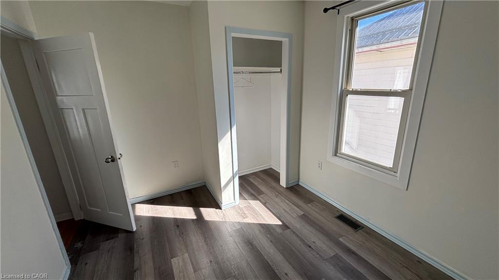 152 Kent Street N Property Photo 16