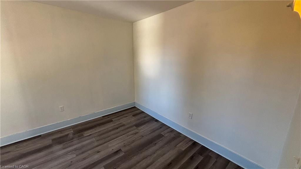 152 Kent Street N Property Photo 17