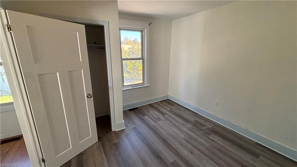 152 Kent Street N Property Photo 18
