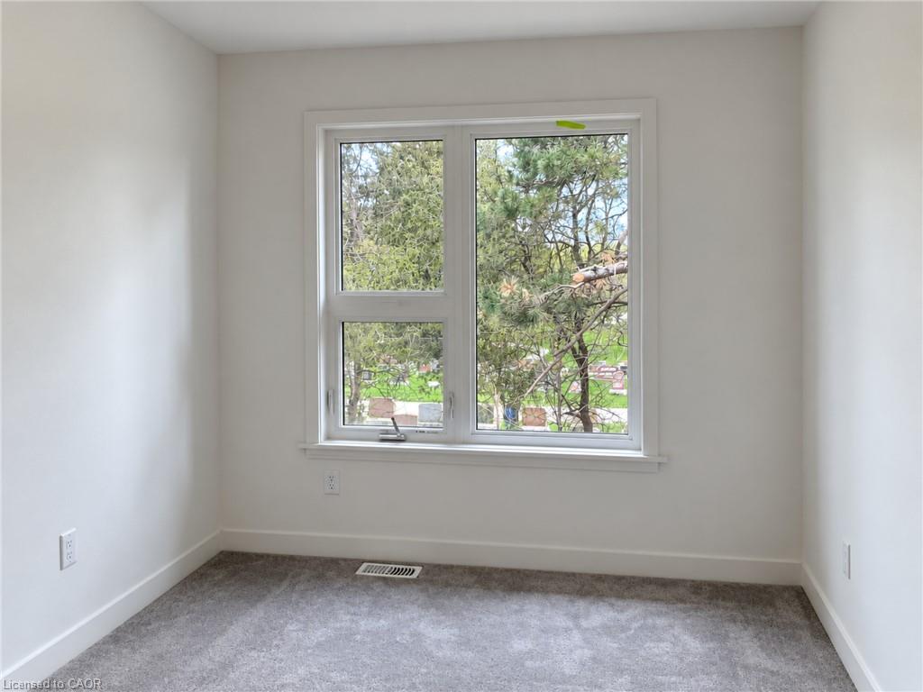 33-110 Fergus Avenue Property Photo 13