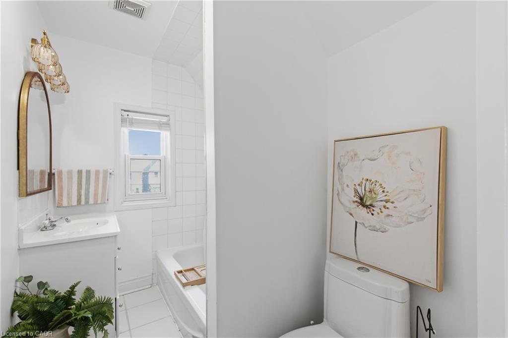 126 Niagara Street Property Photo 29
