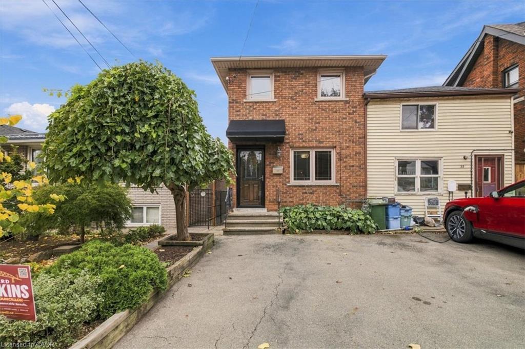 53 Picton Street W Property Photo 1