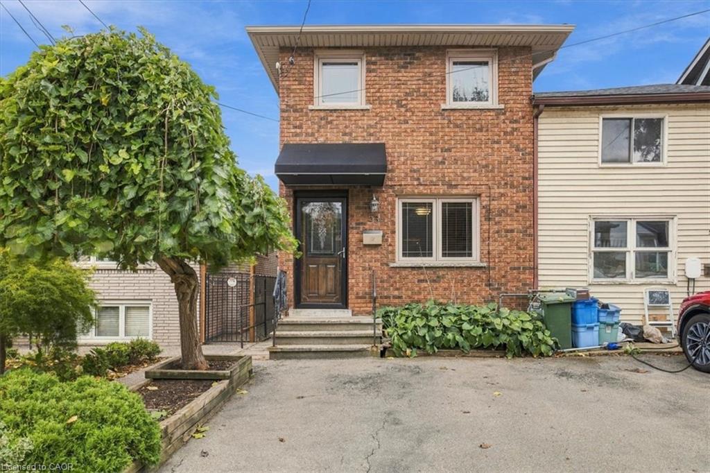 53 Picton Street W Property Photo 2