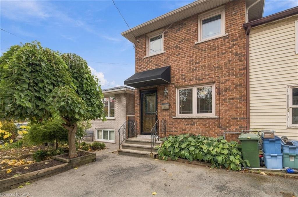 53 Picton Street W Property Photo 4