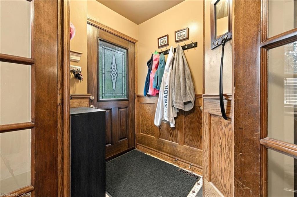 53 Picton Street W Property Photo 6