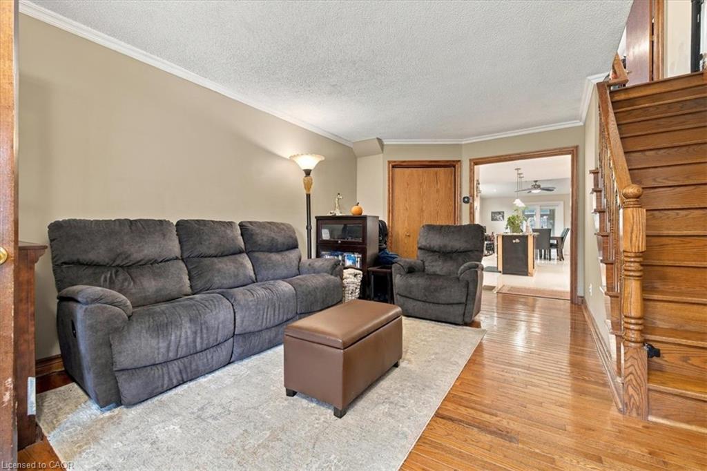 53 Picton Street W Property Photo 10