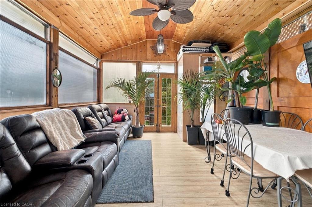 53 Picton Street W Property Photo 20
